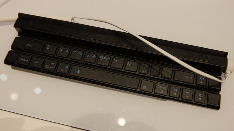 Illustration for article titled We Tried LG's Roll-Up Tablet Keyboard